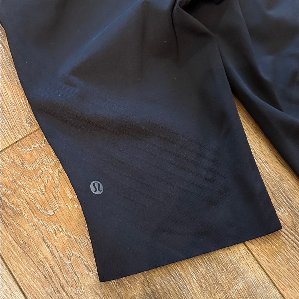 Lululemon biker shorts women’s size 6 - Picture 3 of 6